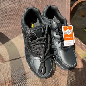 TredSafe men’s trevor Slip Resistant Work Shoes Size 9.5